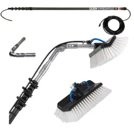 Slika QLEEN kompletnog seta za pranje solarnih panela i prozora sa karbonskim teleskopskim stupom, četkom s bijelim vlaknima, crijevima i 12,5L DI filterom.