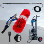 Idromatic-QLEEN Profi set 12,6m za čišćenje solarnih panela uključuje teleskopski stap, rotirajuće četke, kolut za crijevo i sistem mobilnih kolica.