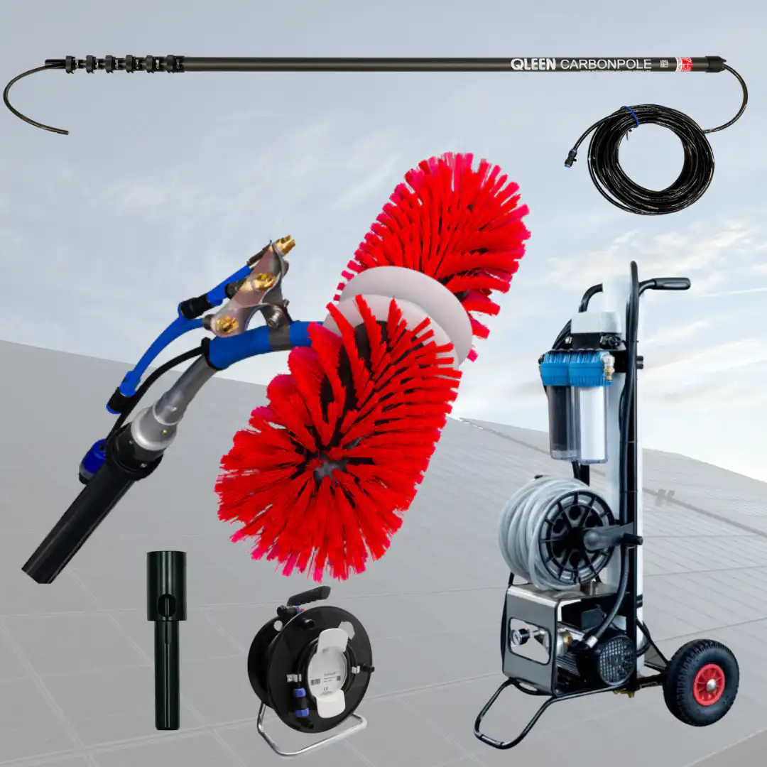 Idromatic-QLEEN Profi set 12,6m za čišćenje solarnih panela uključuje teleskopski stap, rotirajuće četke, kolut za crijevo i sistem mobilnih kolica.