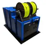 Streamline Ecostream 700 Litra je čistač solarnih panela i prozora s plavim tijelom, žutim crijevima na crnim kolutima i kontrolnim pločama.