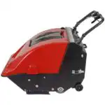 OMM 701BT je elegantna crveno-crna industrijska mašina za čišćenje poda dizajnirana za ručnu upotrebu, sa točkovima za laku mobilnost u komercijalnom čišćenju.