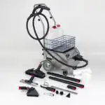 Paročistač Steam Italy 8000 je izdržljiv industrijski parni čistač na točkovima, sa crevom, dve posude za vodu, četkama, mlaznicama.