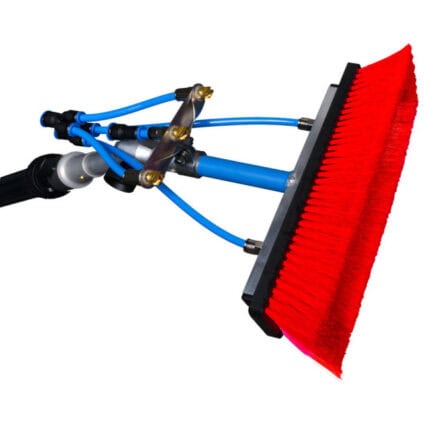 "Četka s crvenim čekinjama na elegantnom plavo-srebrnom teleskopskom stapu sa crijevima osigurava efikasan protok vode, savršen za visoke prozore ili panele." 

"Četka sa crvenim čekinjama na elegantnom plavo-srebrnom teleskopskom štapu sa crevima obezbeđuje efikasan protok vode, savršeno za visoke prozore ili panele."