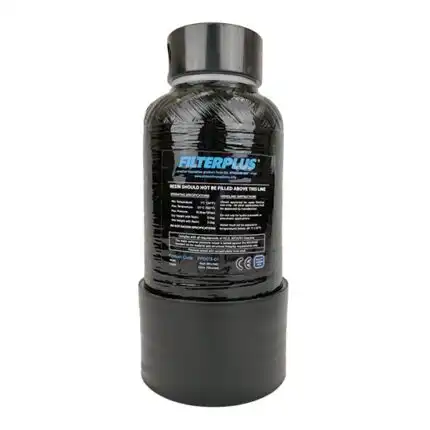 "Streamline Di Filter 11 Litra sistem za jonoizmenjivačku smolu i priključcima ima elegantan crni dizajn cilindra sa bijelim tekstom specifikacija."