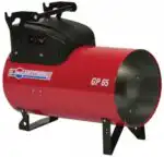 BIEMMEDUE GP 65A je crvena industrijska grejalica s Arcotherm logom, crnom ručkom i postoljem, dizajnirana za efikasnu emisiju podne topline.