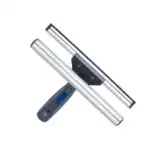 Srebrna brisača za prozore s crnom gumenom oštricom i tamno sivom ručkom, slična elegantnom dizajnu Brisac za prozore LEWI Bionic DUO 35 cm, na beloj boji.