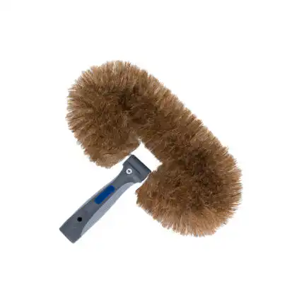 Četka za čišćenje zidova LEWI Bionic je smeđa četka u obliku ovala sivo-plavom gumenom ručkom i zglobnom spojnicom na beloj boji.