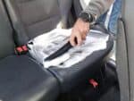 Osoba koristi Profi mašinu za auto-detailing i dubinsko pranje Biemmedue EX-F 80 sa penom za čišćenje sedišta auta.