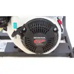 Detaljan prikaz crne i crvene pumpe ES30D-H (45m³/sat, 3 inča, HONDA motor) na metalnom ramu sa vidljivim zavrtnjima i polugom za gorivo.