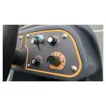 Detaljan prikaz CHANCEE K90 panela sa degustatorima, ključem i ECO modom na sivoj podlozi, narandžasti detalji. 7800m², 900mm, baterija 5h, garancija 3 godine.