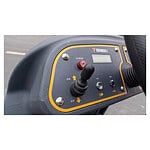 Detaljan prikaz kontrolne table CHANCEE K90 mašine za čišćenje poda, sa džojstikom, degustatorima i digitalnim ekranom.