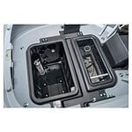 Detaljan pogled na dva pravougaona odeljka u Industrijski robot za Pranje Podove Chancee SC50 sa metalnim filterima i mrežom.