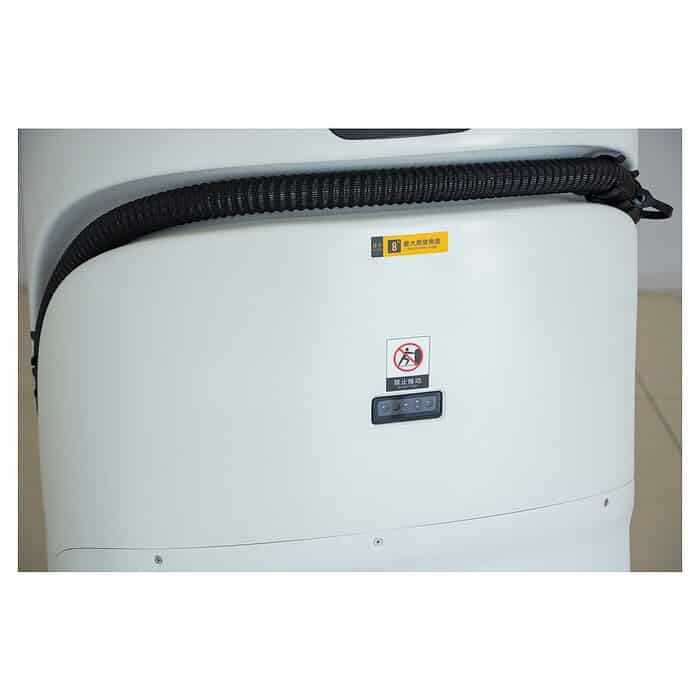 Industrijski robot za pranje podova Chancee SC50 prikazuje belu mašinu sa crnim kablom, degustatorima i kineskim upozorenjem.