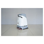 Industrijski robot za pranje podova Chancee SC50, beo i siv, čist sjajan pod u minimalističkoj sobi sa svetlim zidovima.