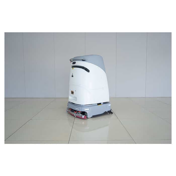 Industrijski robot za pranje podova Chancee SC50, beo i siv, čist sjajan pod u minimalističkoj sobi sa svetlim zidovima.