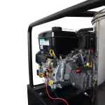 Detaljan prikaz ESH4200BD perača pod pritiskom toplom vodom, otkrivenih žica i komponenti, crni ram, bela pozadina.