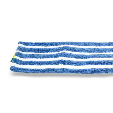 Plavo-bela pravougaona krpa za čišćenje Steam Italy, sa prugama, ravno je položena na čistu belu podlogu.