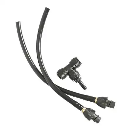 Streamline Twist-Lock set sadrži dva crna fleksibilna pukotina i dve lepezaste mlaznice, idealne za spajanje ili deljenje pukotina.