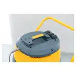 Industrijski usisivač Chancee CG3680 sa tri motora, HEPA filtracijom 99,7%, kapacitetom od 80L i više crnih prekidača na vrhu.