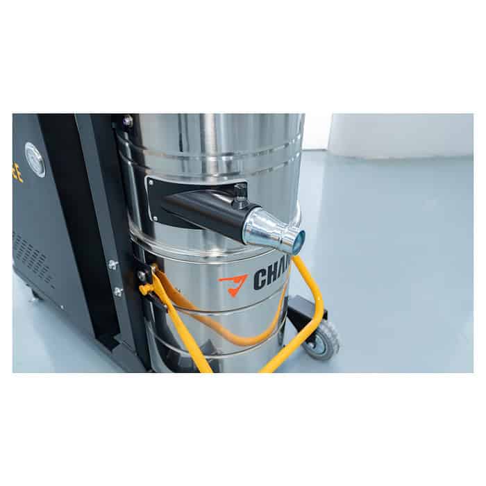 Industrijski usisivač Chancee CG55100, 5.5kW, metalno kućište, žuta ručka, HEPA filter na svetlom sivom podu.