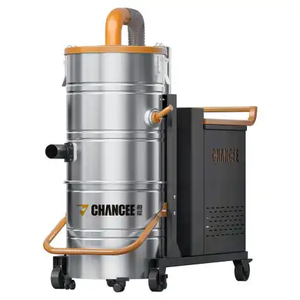 Industrijski usisivač Chancee CG55100, 5.5kW, 100L, HEPA filter 99.7%, točkići, logo na strani, težina 135kg.
