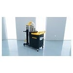 Industrijski usisivač Chancee CG55100 5.5kW, kapaciteta 100L i HEPA filterom stoji u čistoj prostoriji svetlih tonova.