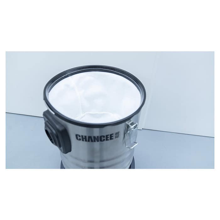 Profesionalni usisivač Chancee CRS1635 (35 L, 1,6 kW) sa HEPA filtracijom stoji na sivoj podlozi, čelično kućište, beli filter.