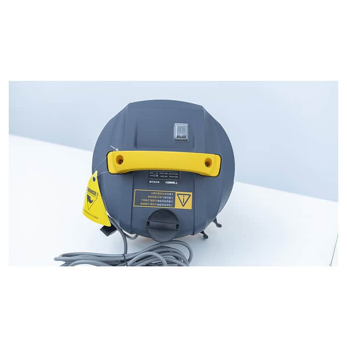 Profesionalni usisivač Chancee CRS1635 sa HEPA filtracijom 99,7% (35L, 1,6kW, >210 m³/h) stoji na beloj podlozi pred svetlom pozadinom.