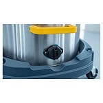 Prikaz rezervoara usisivača Chancee CRS2890: žuta drška, crni ventil, sivi točkići; zamućena pozadina; 2 motora, HEPA 99,7%, kapacitet 90L.