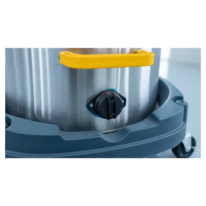 Prikaz rezervoara usisivača Chancee CRS2890: žuta drška, crni ventil, sivi točkići; zamućena pozadina; 2 motora, HEPA 99,7%, kapacitet 90L.