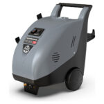 Annovi Reverberi AR2-8.17HM 170 bar prenosivi profesionalni perač vrućom vodom, moderan dizajn, velike točkove, ručke i prednje komande.