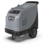 Annovi Reverberi AR4-15.23HT 230 bar je siva industrijska mašina za čišćenje s točkom napred, dva pozada i crnom ručkom.