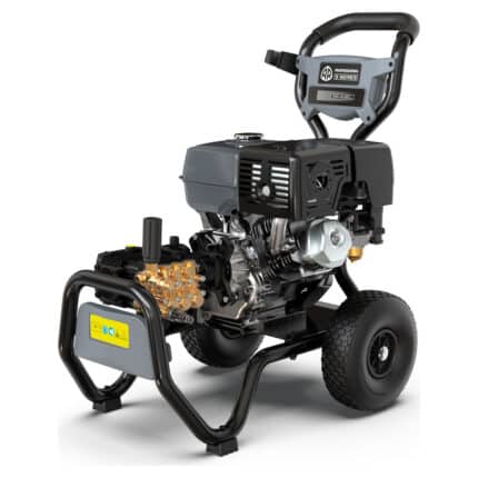 Annovi Reverberi AR9-16.28CL PRO 280 bar je snažan benzinski perač sa crno-sivim dizajnom, čvrstim točkovima i upravljačkim tablom.