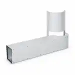 Pravougaono metalno kućište sa zakrivljenom vertikalnom pločom pričvršćenom na jednom kraju, vijcima duž rubova, prikazano na bijeloj pozadini.