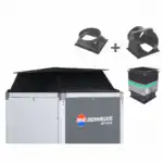 Na beloj podlozi nalazi se srebrno-crni Biemmedue SP 235 grejač, sa dva crna adaptera za ventilaciju i fleksibilnim spojevima postavljenim iznad.
