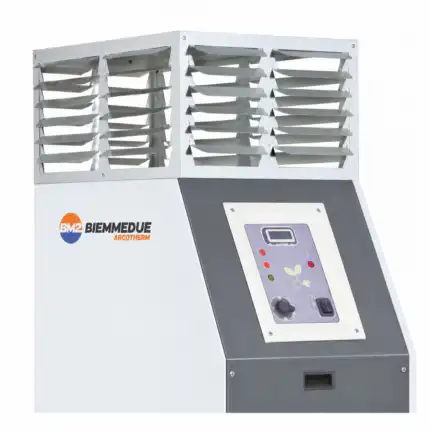 Industrijski grejač sa metalnim ventilima i upravljačkim tablom, BM2 BIEMMEDUE ARCOTHERM natpis napred, beo i siv s dugmadima, ekranom i signalnim lampicama.