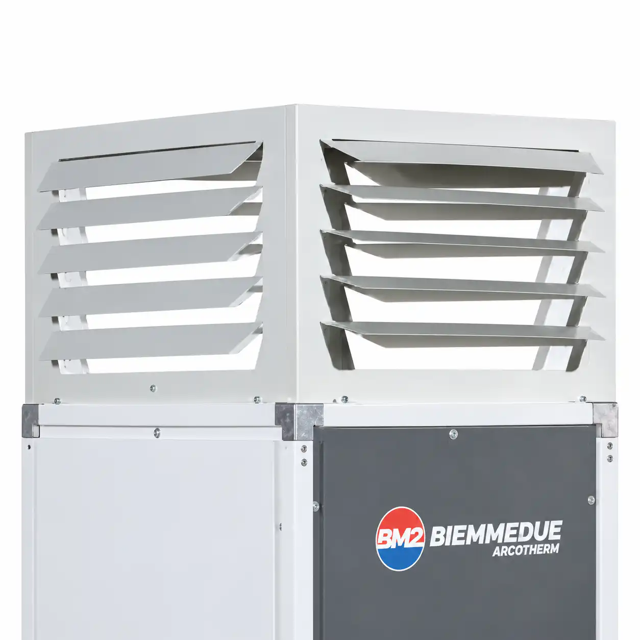 arcotherm-izlazna-glava-za-vazduh-sa-podesivim-lamelama-sp-235-04ac124 Detaljan prikaz Biemmedue ArcoTherm mašine sa usisnim panelima i istaknutim logotipom na metalnom sivobelom kućištu.