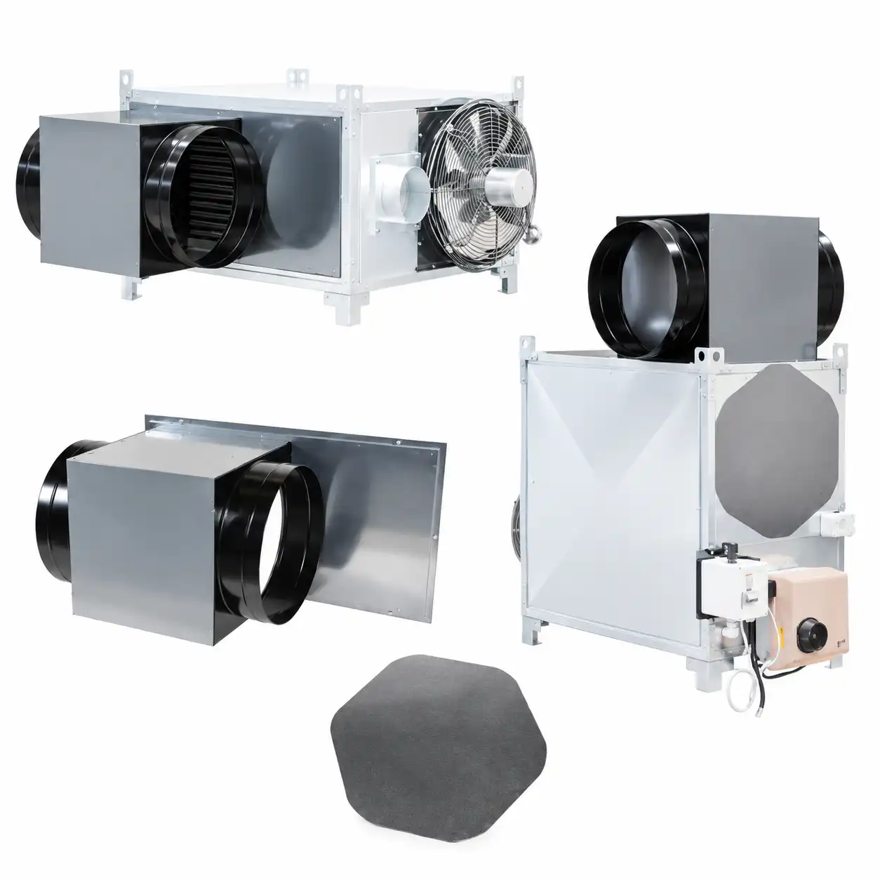 bocni-panel-sa-adapterom-sa-dva-izlaza-600mm-farm-235-02ac763 Tri industrijska ventilacioni uređaji sa cevima, vidljivim ventilatorom, komandnom kutijom i uklonjivim filtrom na beloj pozadini.