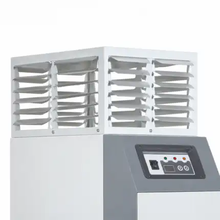 Detaljan prikaz industrijske klime ili ventilacije sa rešetkom podesivih letvica i upravljačkim panelom sa dugmadima i ekranom.