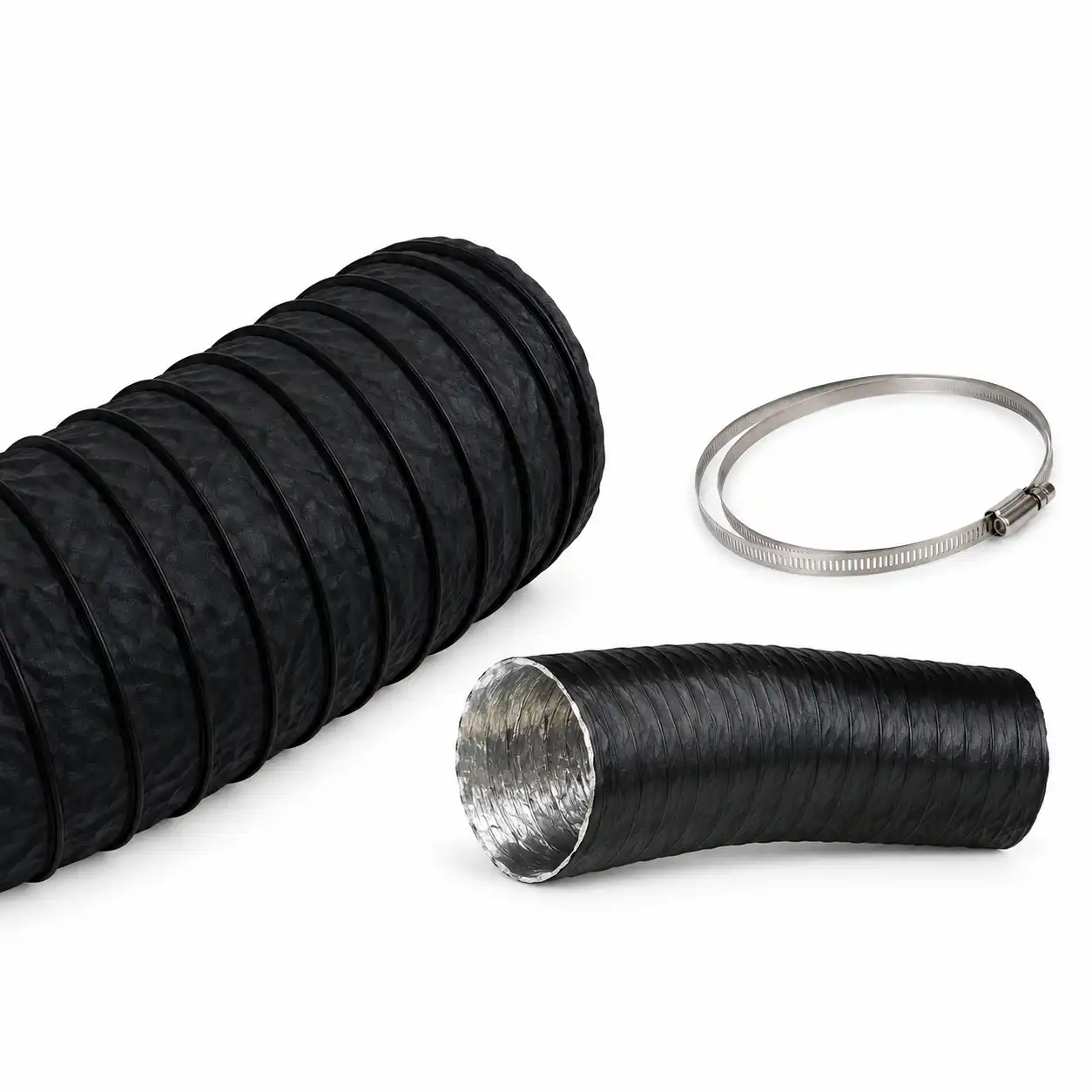 ojacano-fleksibilno-crevo-za-povrat-vazduha-6m-750mm-02ac804 Fleksibilno crno crevo sa metalnom unutrašnjosti nalazi se pored metalne šelne, postavljeno na beloj pozadini.
