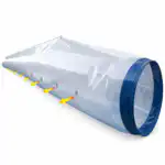 Duga prozirna plastična ventilacija cev sa plavim obodom na otvoru i žutim strelicama koje izlaze iz rupe, pokazujući smer vazduha.