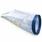 Veliki providni plastični vazdušni kanal sa plavim obodom, uz žute strelice koje prikazuju smer protoka kroz bočne otvore.