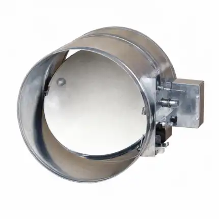 Okrugli metalni prigušivač za ventilacione cevi sa kružnim lopaticom za regulaciju protoka vazduha, prikazan na beloj podlozi.