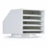 Bela metalna ventilaciona rešetka sa horizontalnim letvicama i nagnutim vrhom stoji na okrugloj osnovi na beloj pozadini.