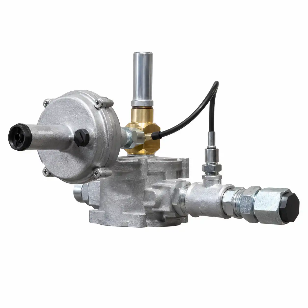 sigurnosni-ventil-za-zastitu-od-previsokog-pritiska-gasa-03ac620 Srebrni gas regulator sa priključenim ventilima, konektorima i crnom žicom, izdvojen na beloj pozadini.