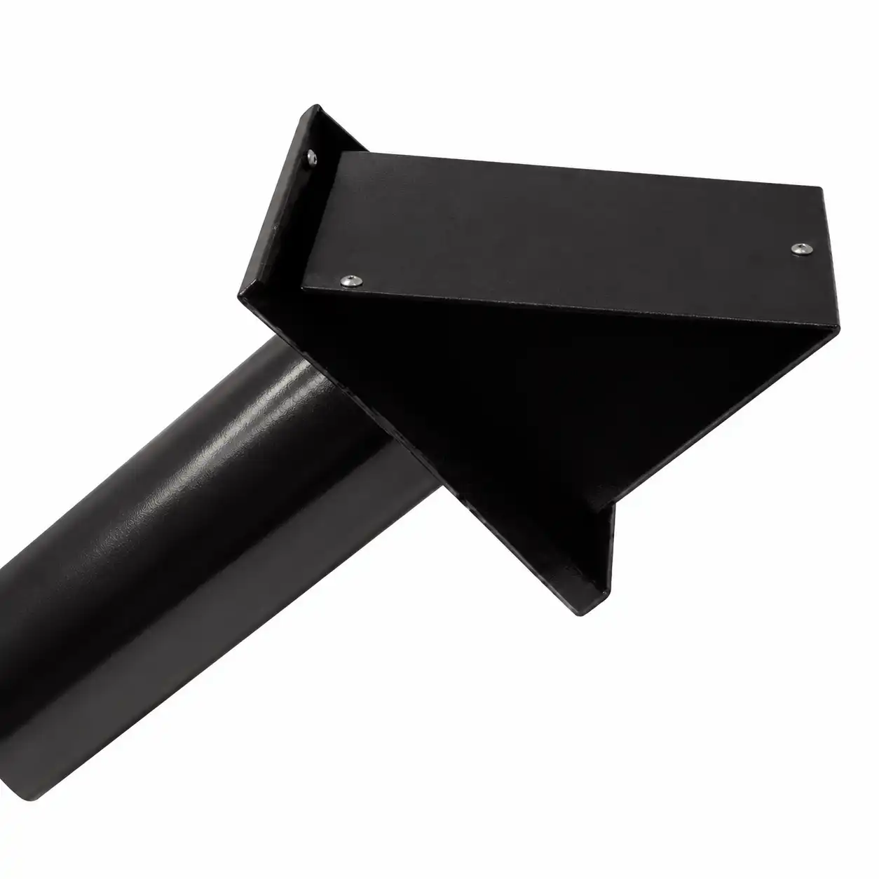 snorkel-zidni-prolaz-100mm-02ac793 Crni metalni predmet sa cilindričnom bazom i pravougaonim, zakošenim pločastim vrhom, spojenim šrafovima na beloj pozadini.