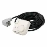 Crni spiralni kabel za napajanje ima sivi utikač i bijeli pravokutni tajmer s otvorima za ventilaciju, brojčanikom od 1 do 30 i dugmetom za podešavanje.